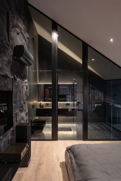 glass-wall-bathroom-1