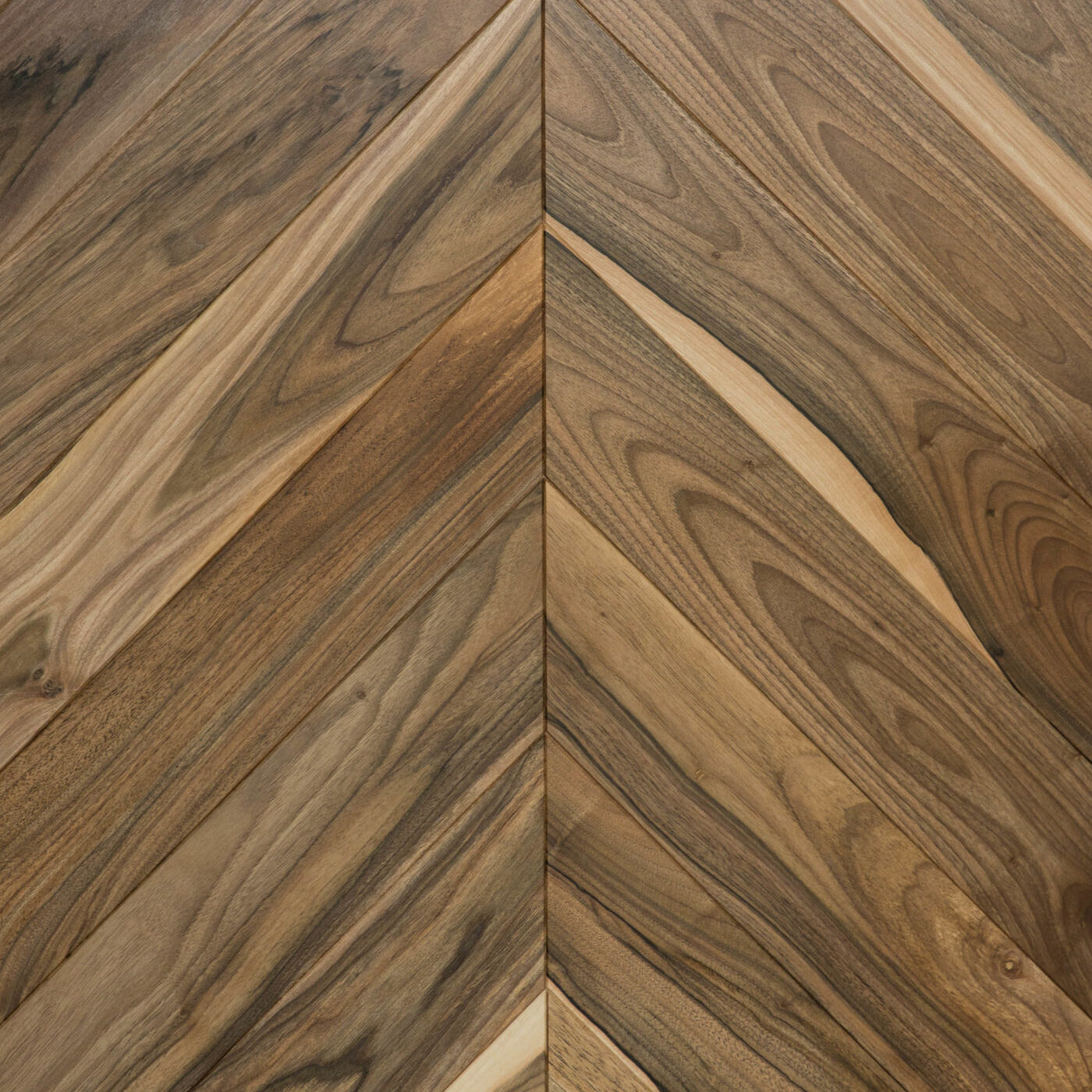 Inzhenerna-Doshka-Arbofari-Jazz-walnut-chevron